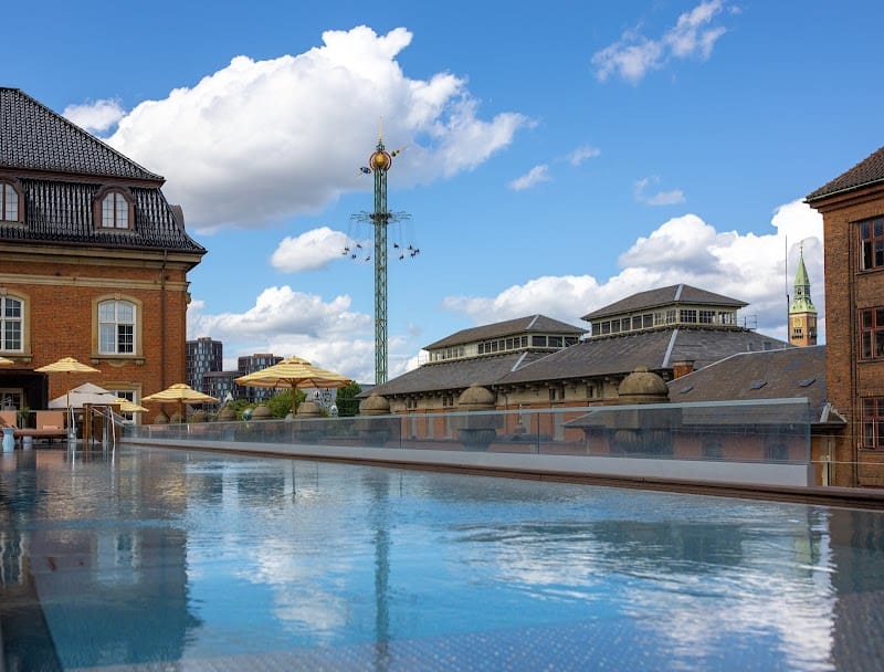 An iconic hotel blending past with present style hero image