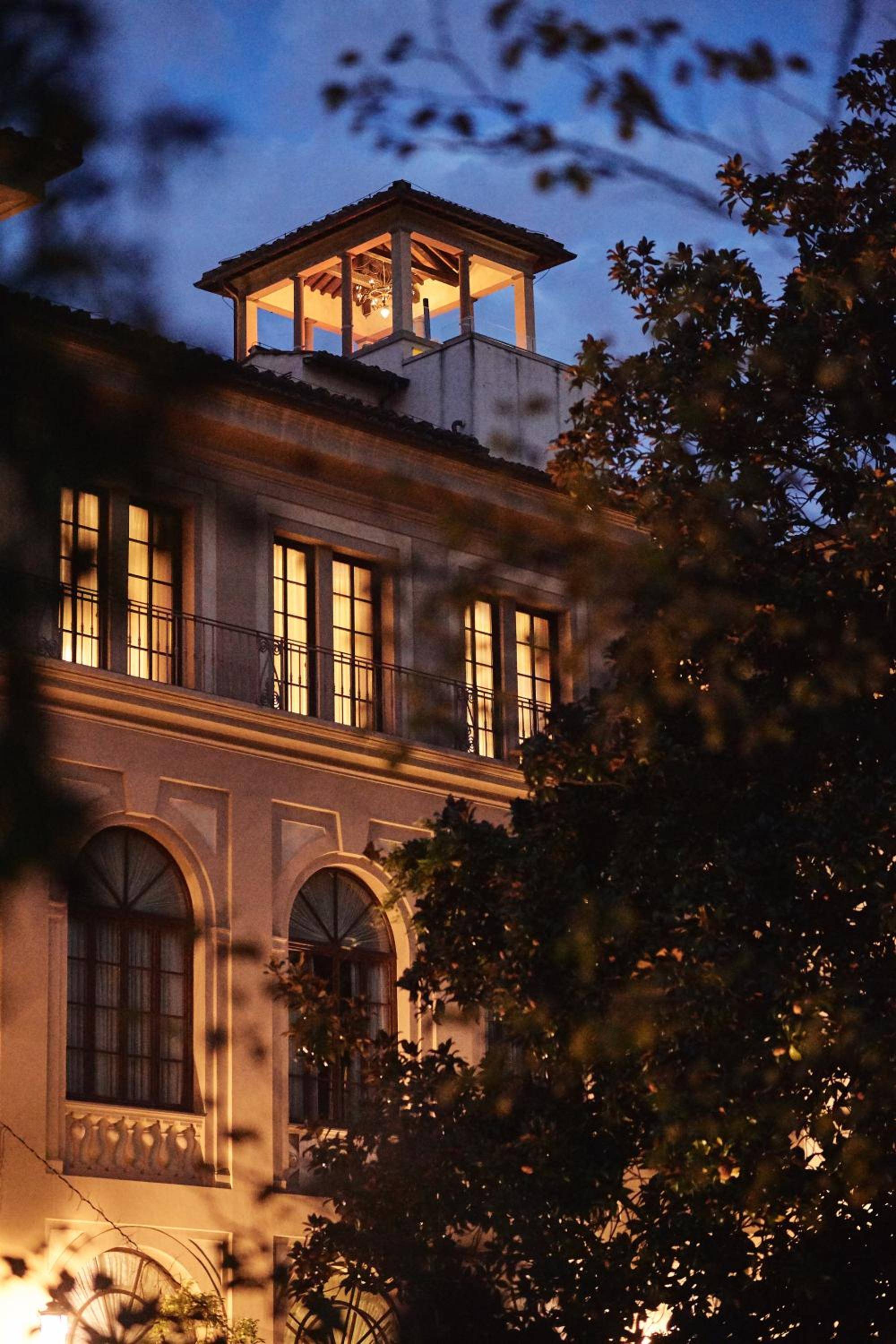 Renaissance Splendor Meets Modern Luxury hero image