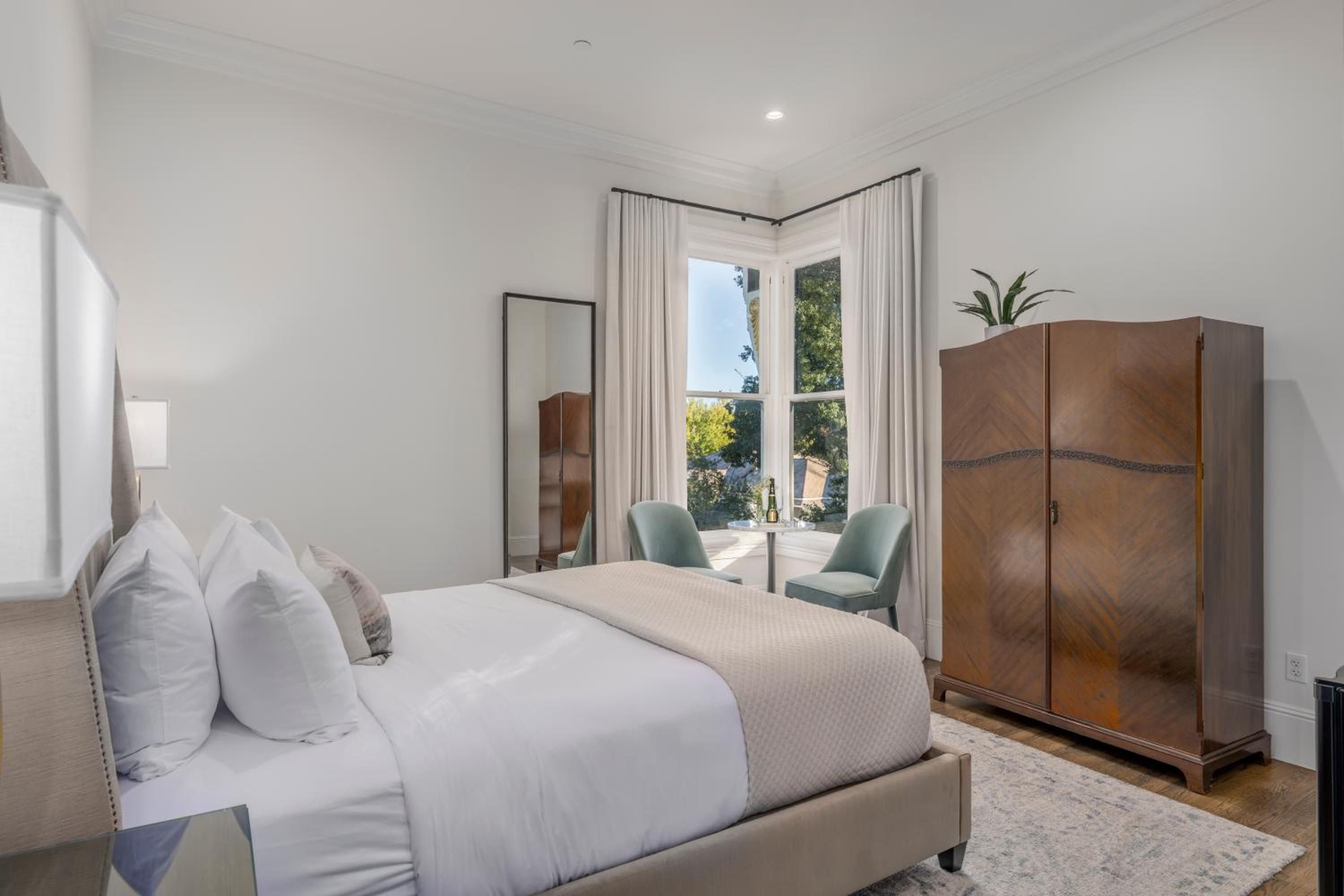 Escape to Elegance in Napa's Heart hero image