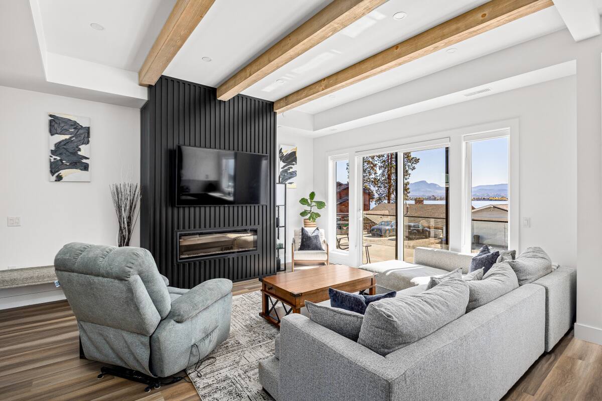 Elegance Unveiled on Okanagan Shores hero image