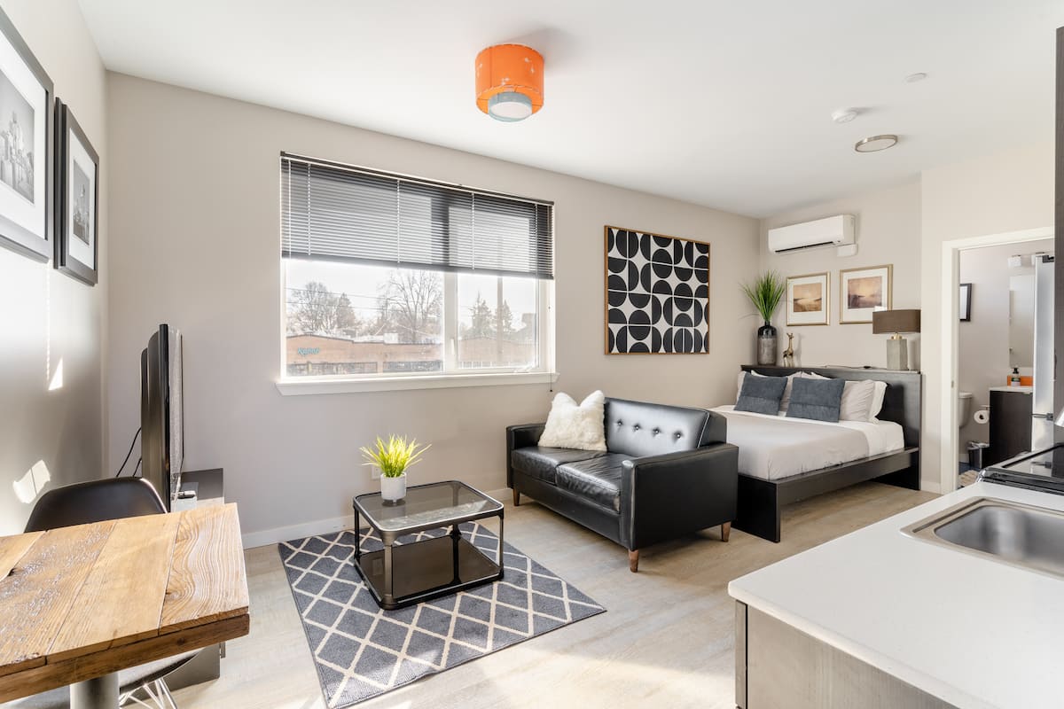 Your Sunlit Sanctuary in Portland's Heart hero image