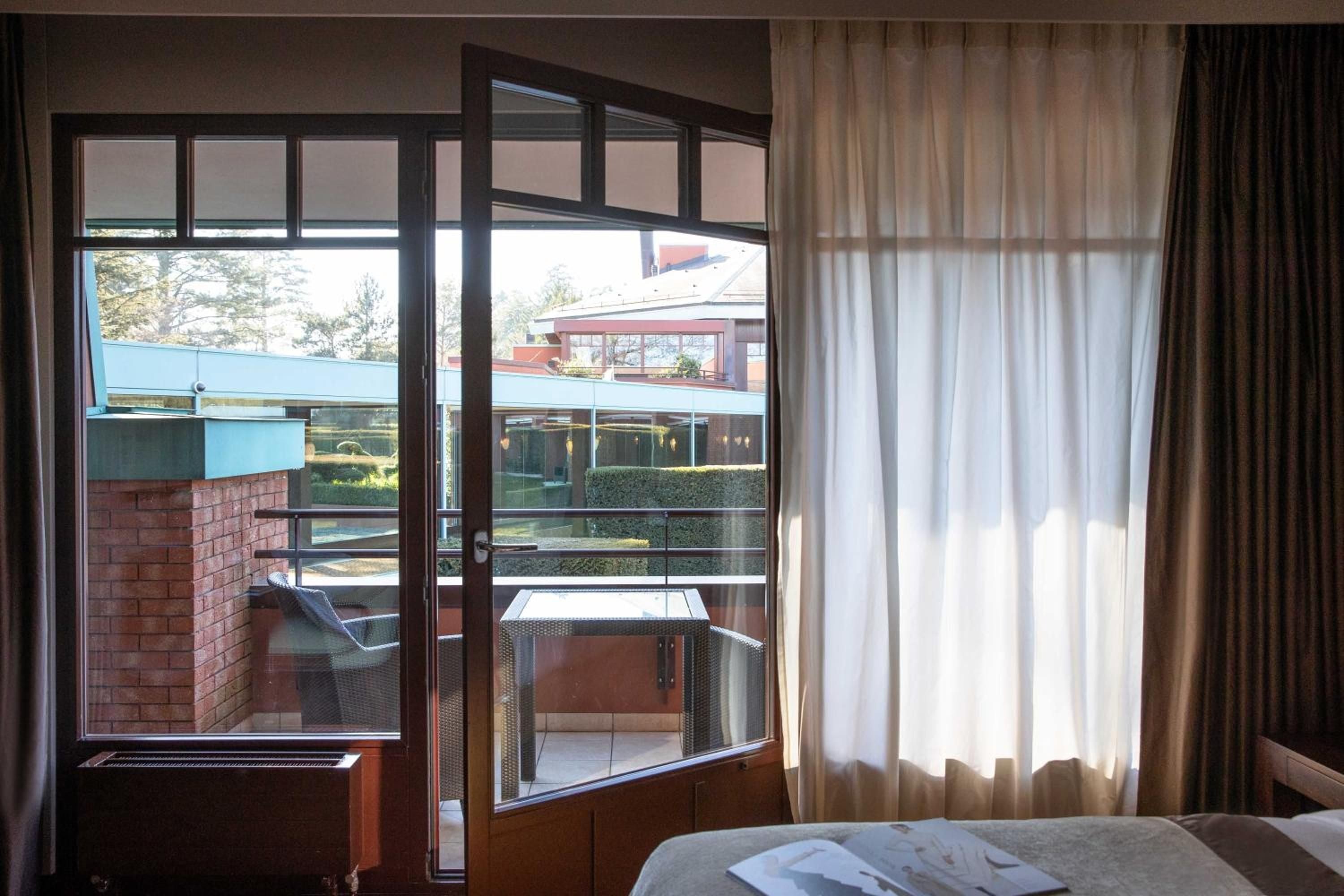 Elegance Unfolds by Lake Geneva hero image