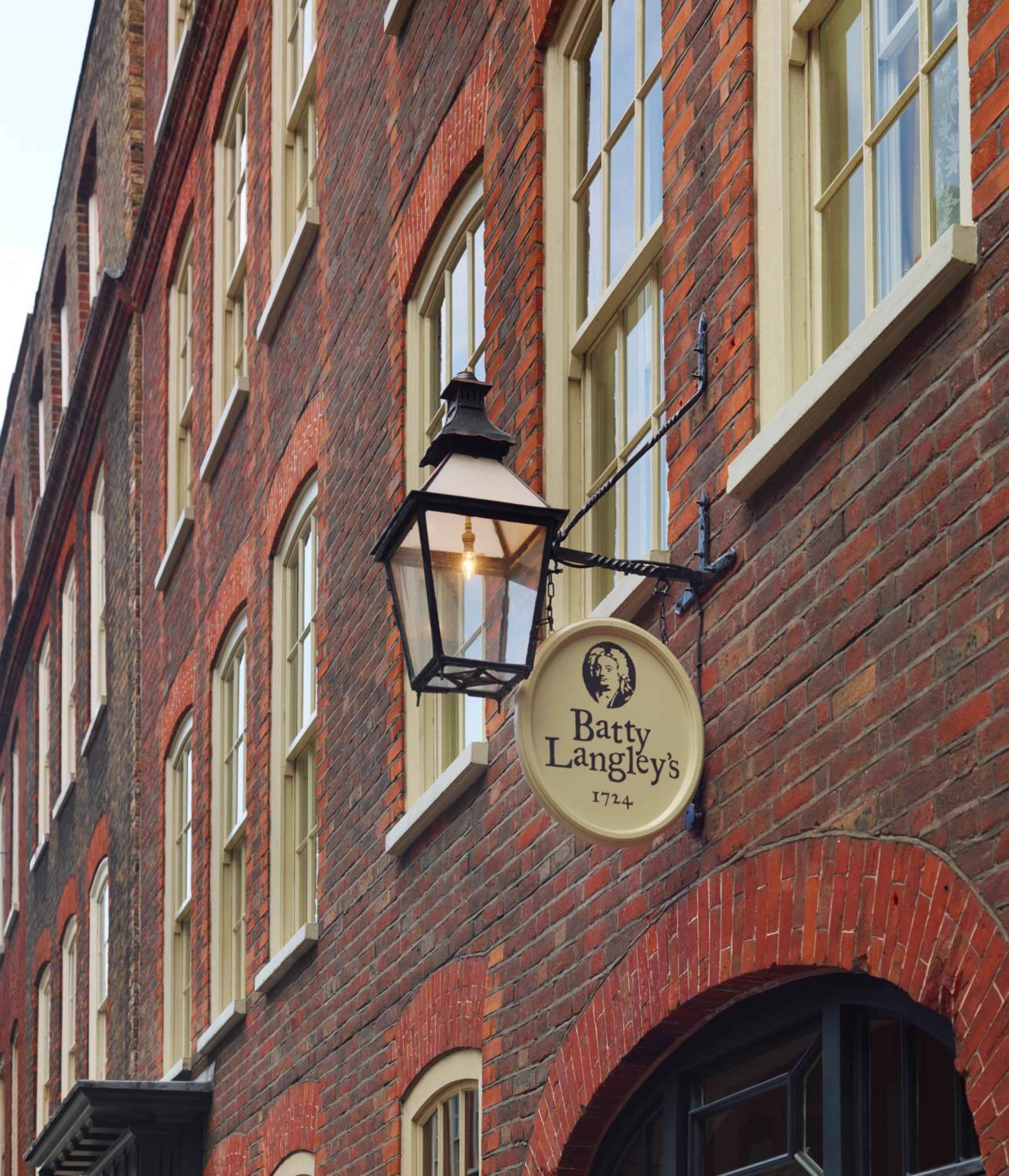 Step into London's Elegant Past hero image