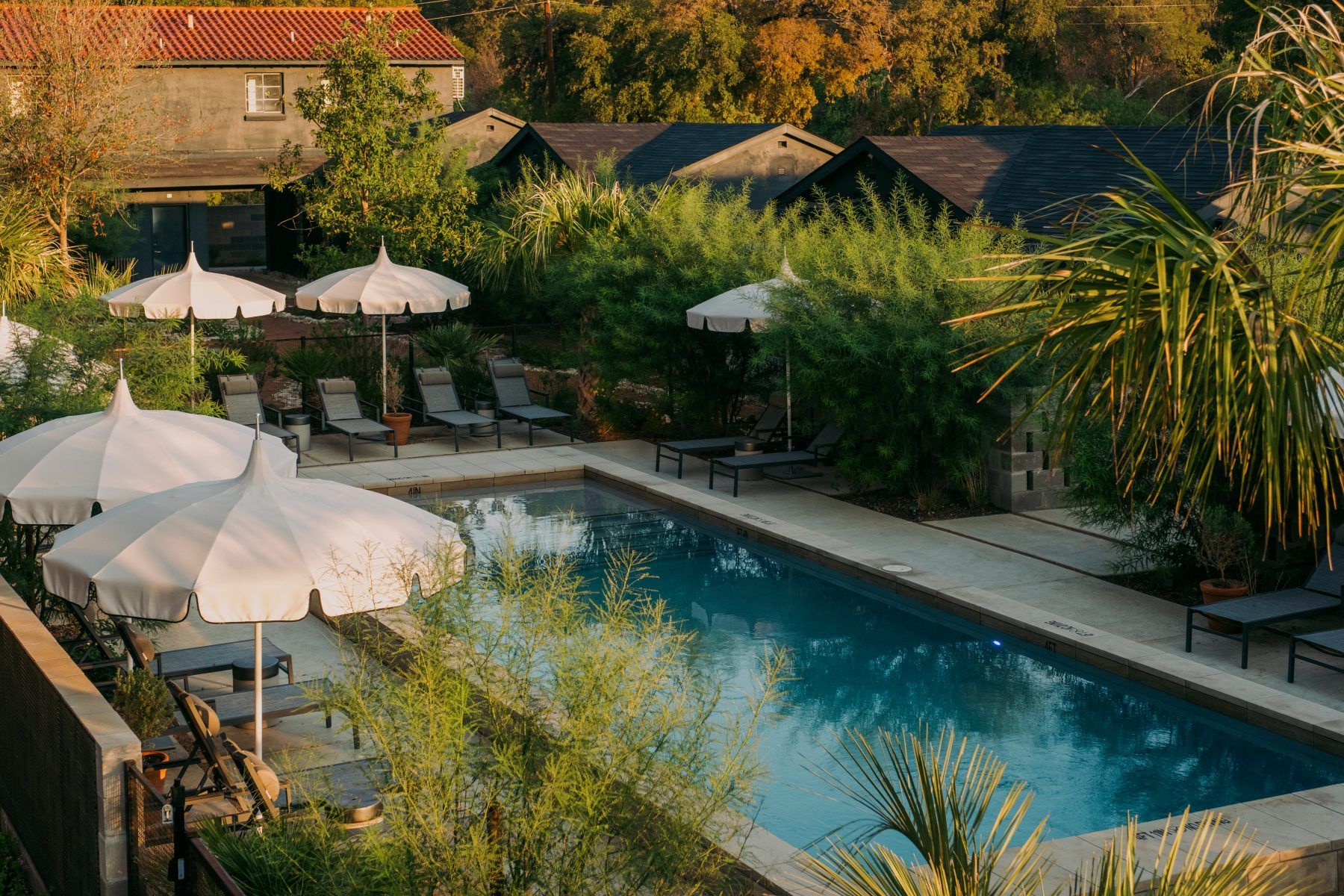 A classic roadside retreat in the heart of San Antonio hero image