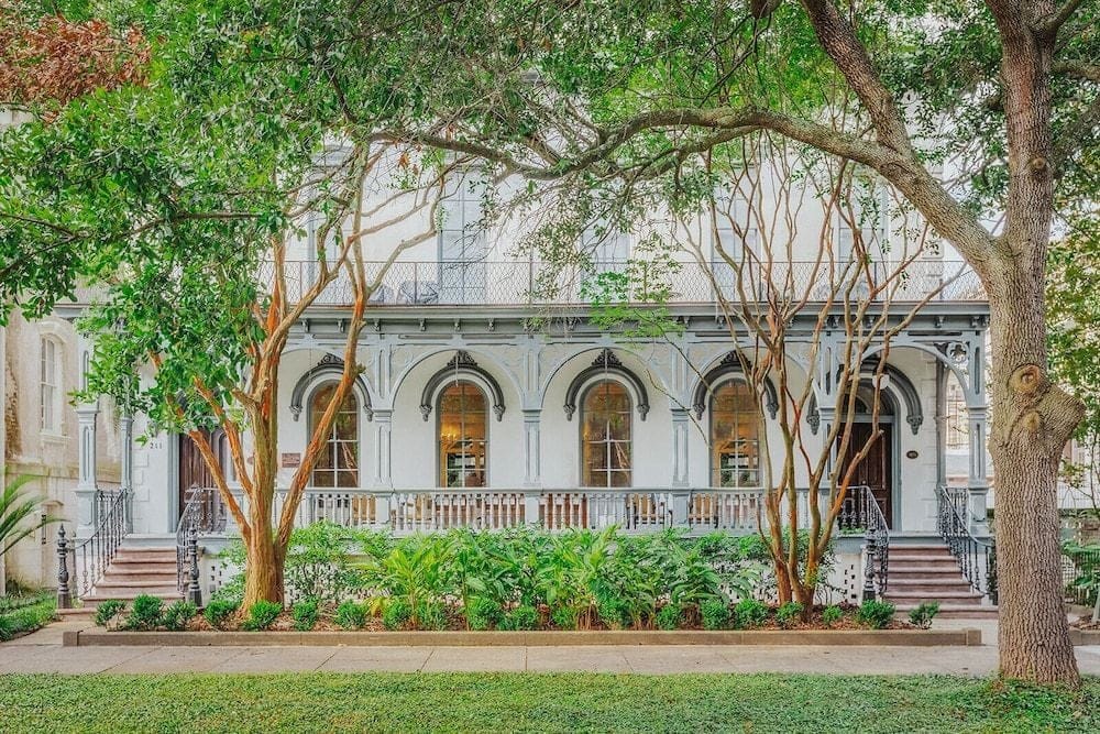 Serenity and Splendor in Historic Savannah hero image