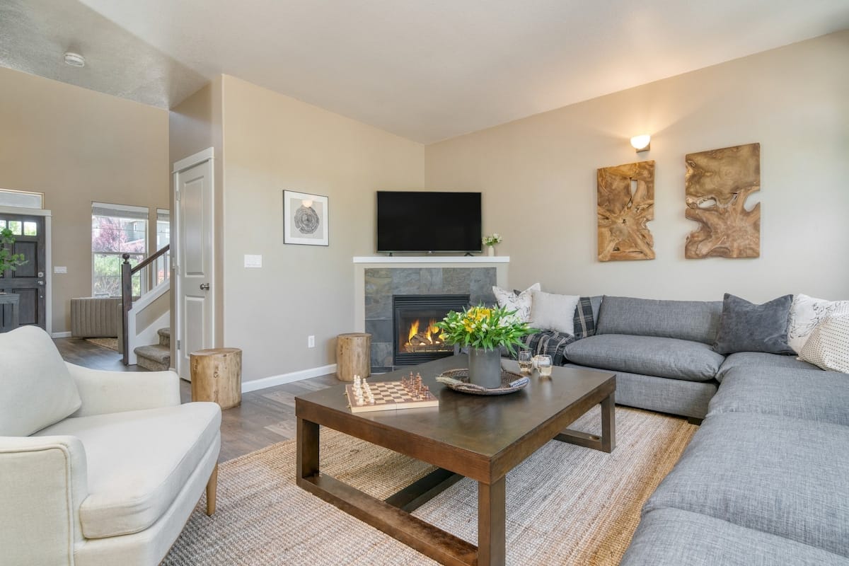 An Exceptional Home for Every Season in Bend hero image