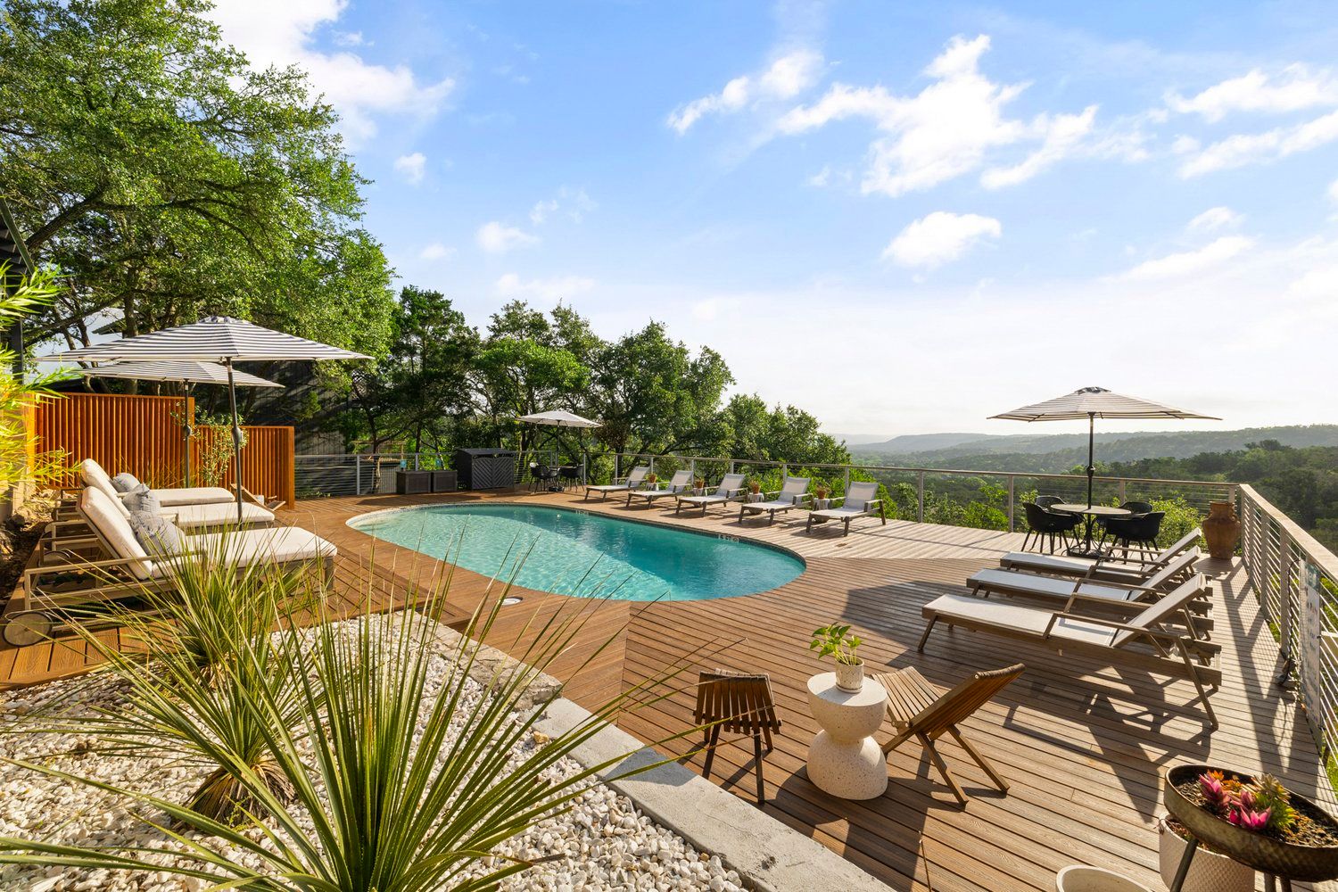 A hill country hideaway for the soulfully curious hero image