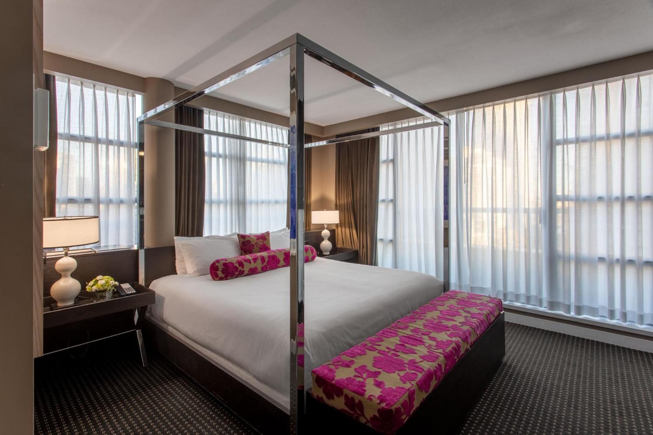 Escape to Stylish Luxury in the Heart of Yaletown hero image