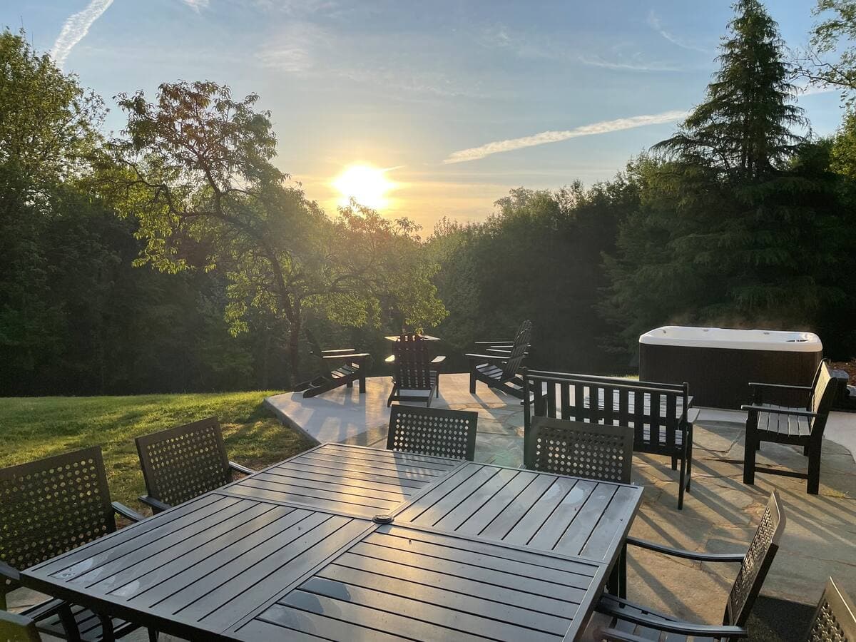 Escape to Serenity in Virginia’s Heartland hero image