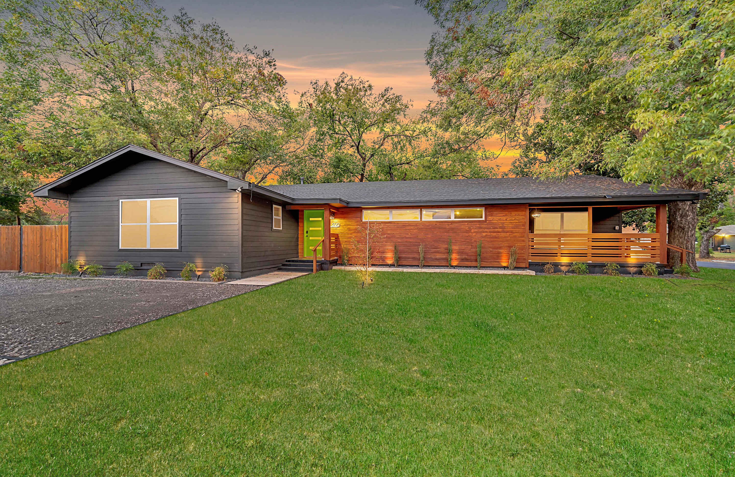 An inviting ranch where Texas hospitality meets creative flair hero image
