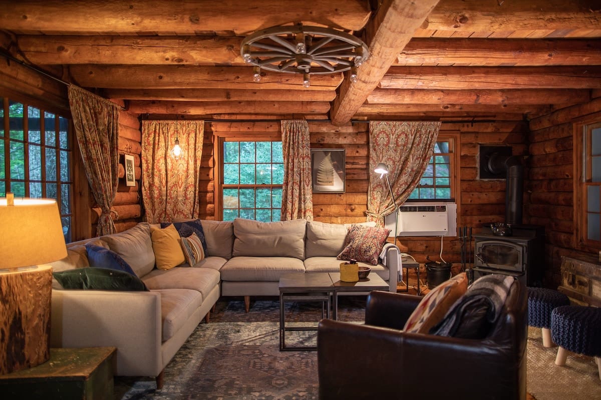 Chic Log Cabin, Accord Charm. hero image