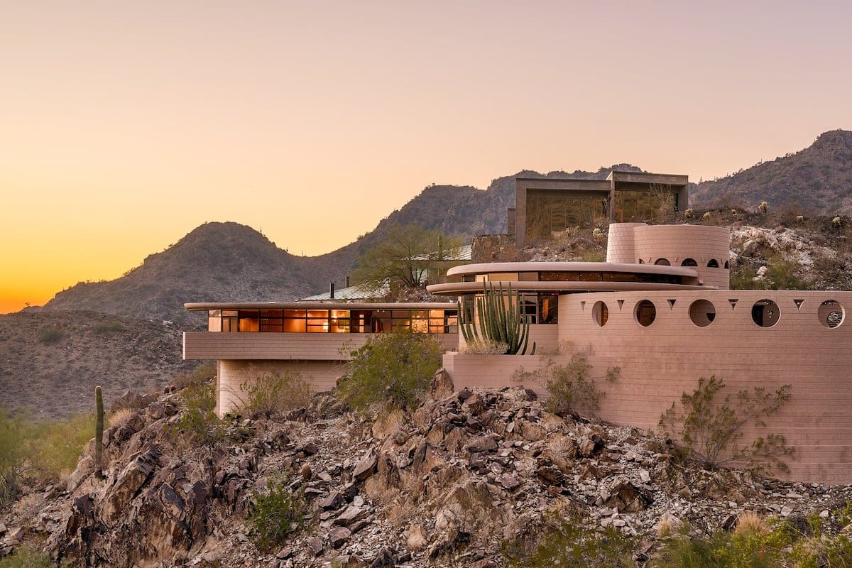 An Iconic Property with Desert Beauty at Every Turn hero image