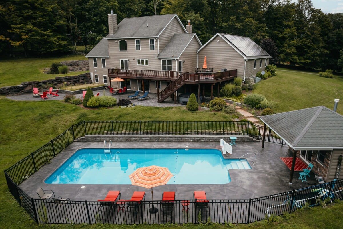 Secluded Luxury, Pool, Hot Tub, and Views hero image