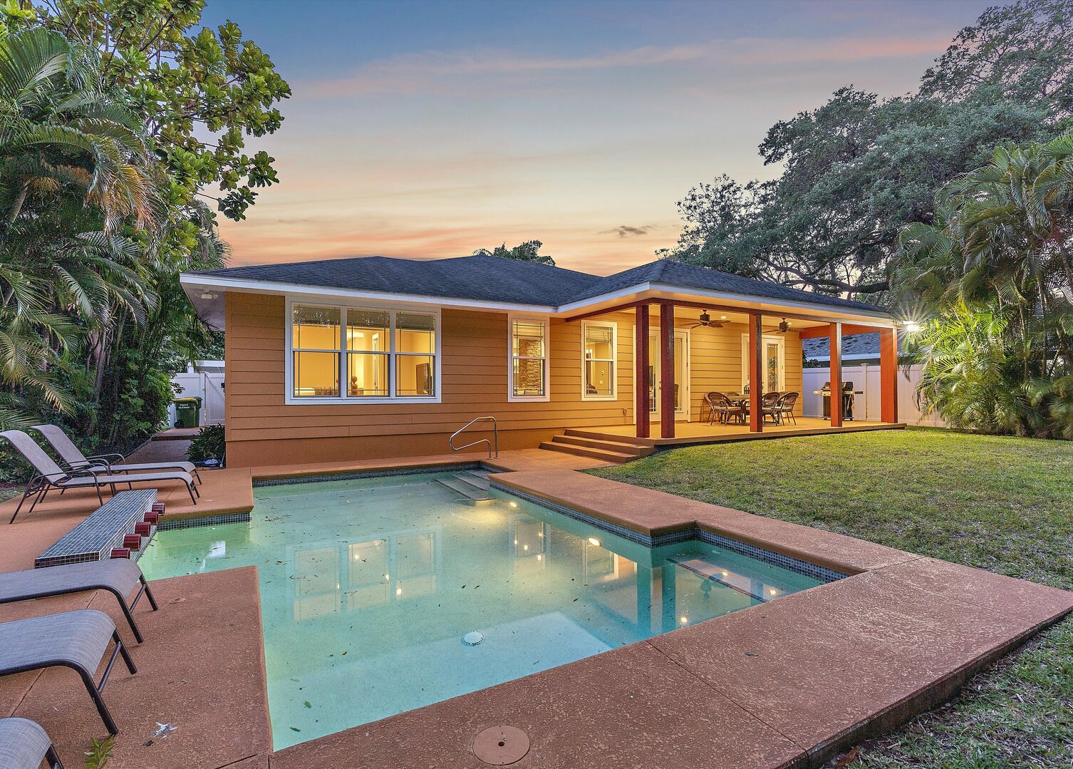 Sarasota Elegance: Your Secluded Escape hero image