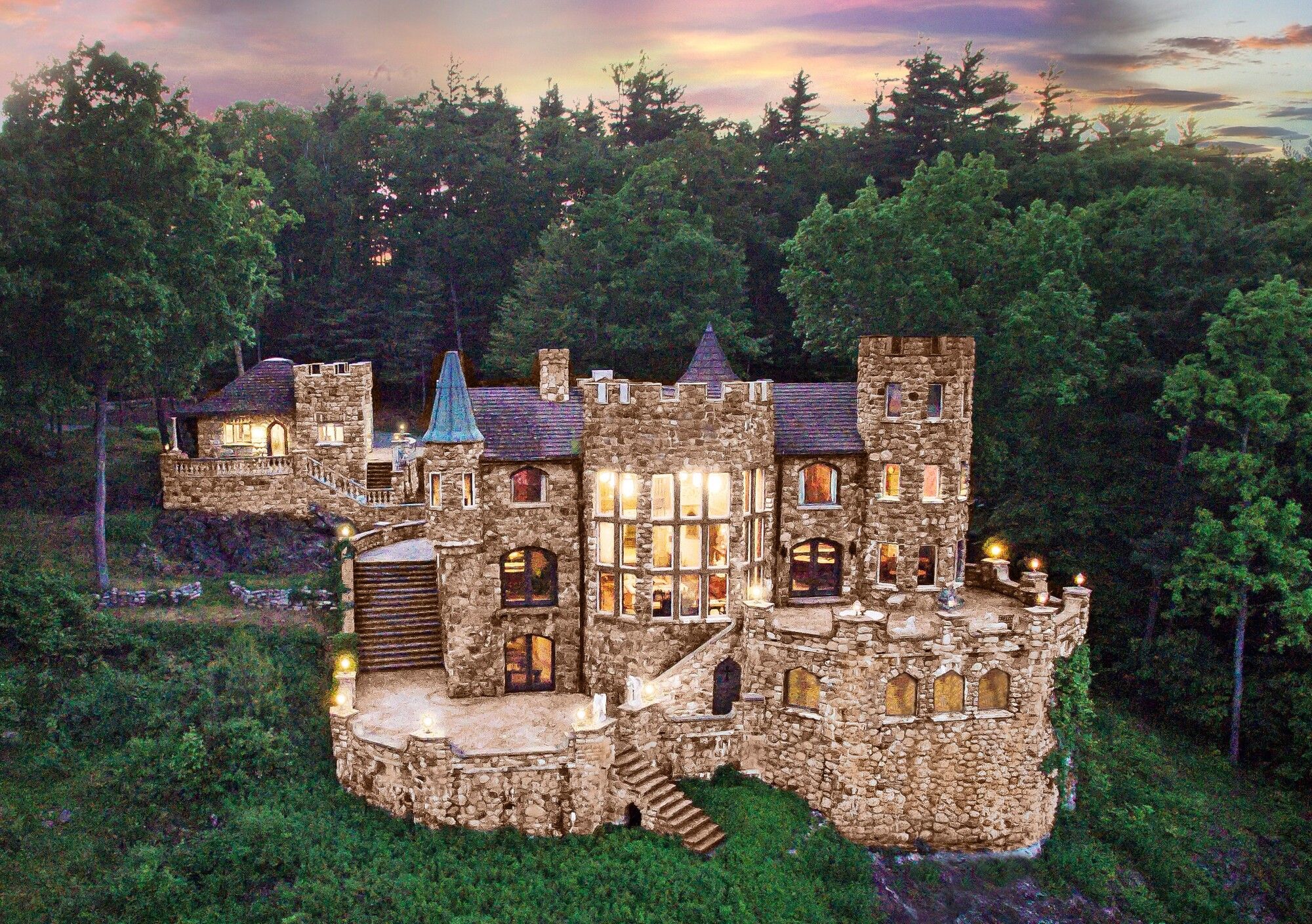 An enchanting, luxurious lakeside hideaway hero image