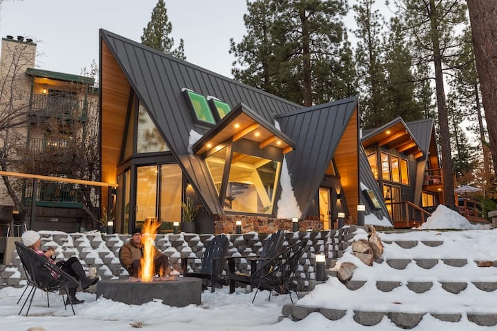 An Exceptional Lakeside Home with Year-Round Adventure hero image
