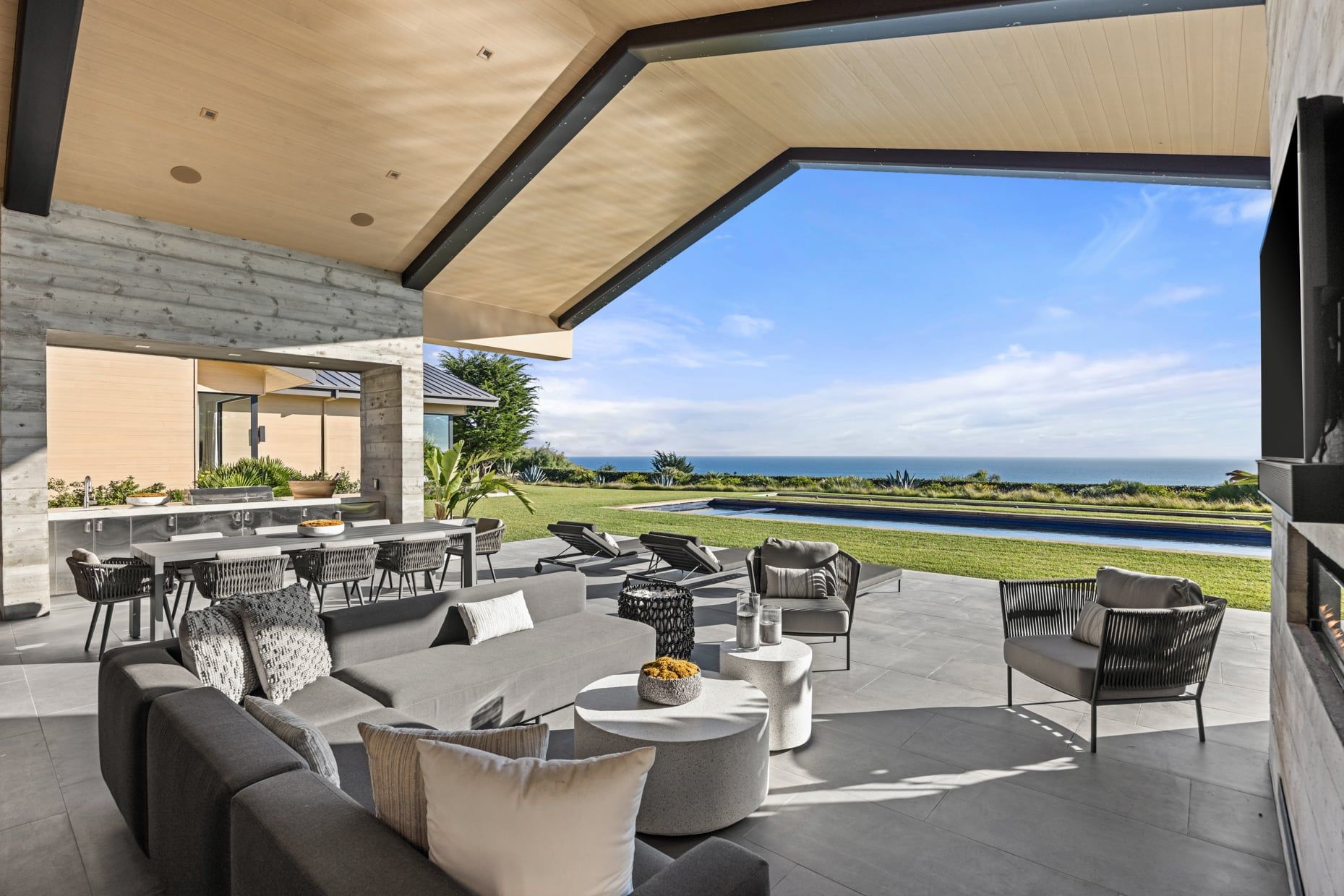 Where opulence meets the Pacific breeze hero image