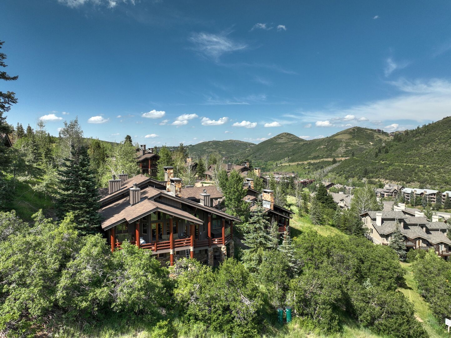 Cabin Majesty and Mountain Vistas hero image