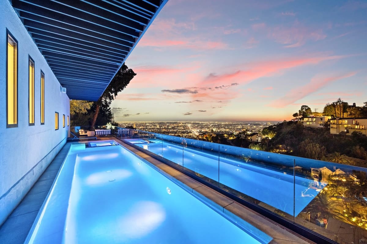 A world-class villa redefined by artistry and luxury hero image