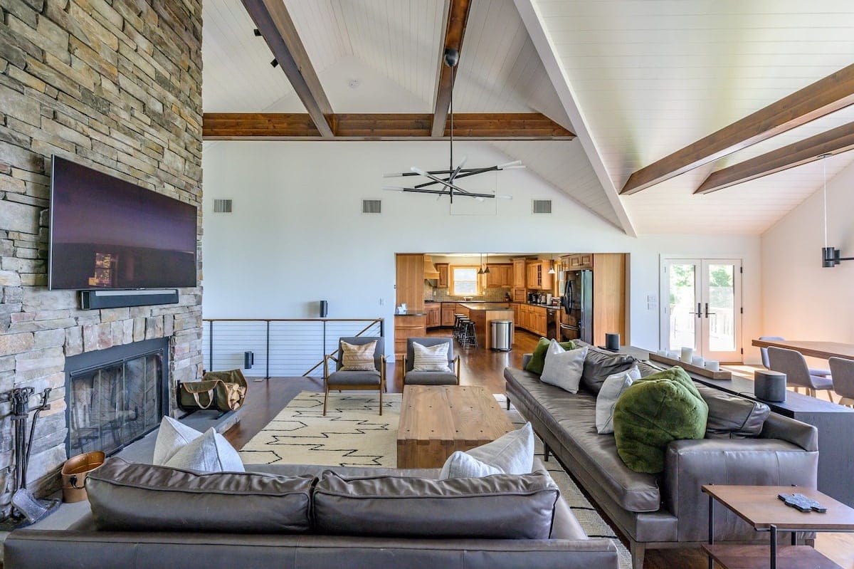 Hilltop Luxury, Panoramic Vistas. hero image