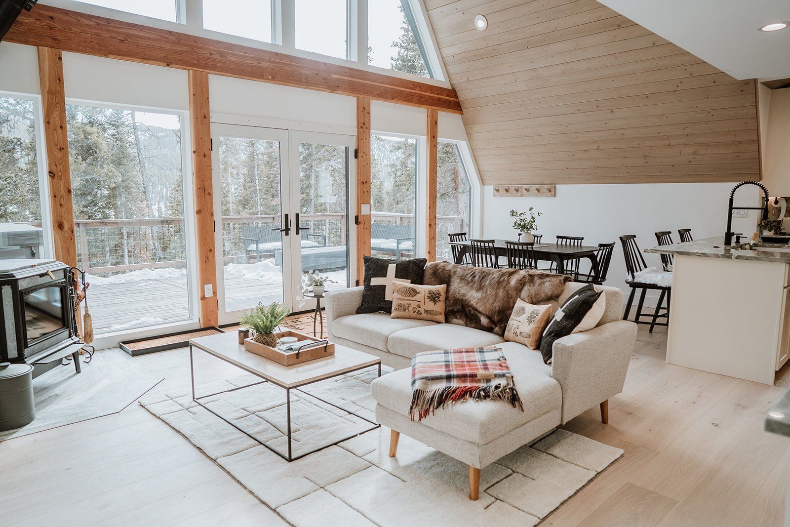 An Elegant Mountain Home to Relax and Recharge hero image