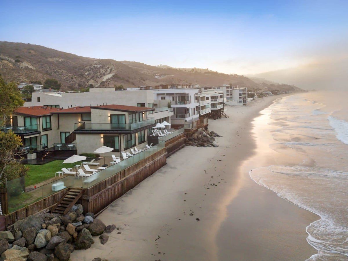 An opulent seaside villa designed for indulgence hero image