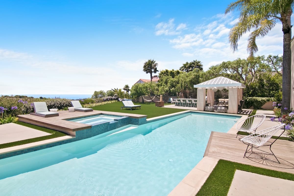 A timeless retreat set against the beauty of Malibu’s coast hero image