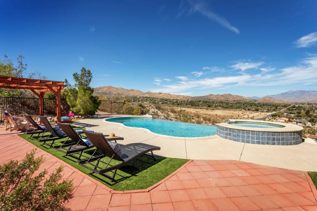 Infinity Pool Views, Desert Escape. hero image
