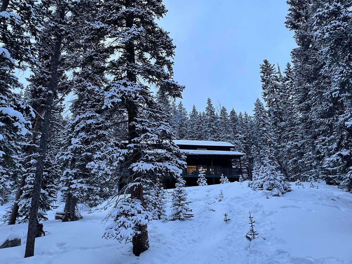 Escape to a Cozy Mountain Lodge in Alma, CO