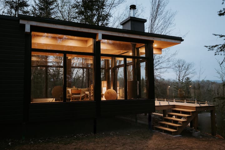 Japandi-inspired cabin retreat near Mont Tremblant.