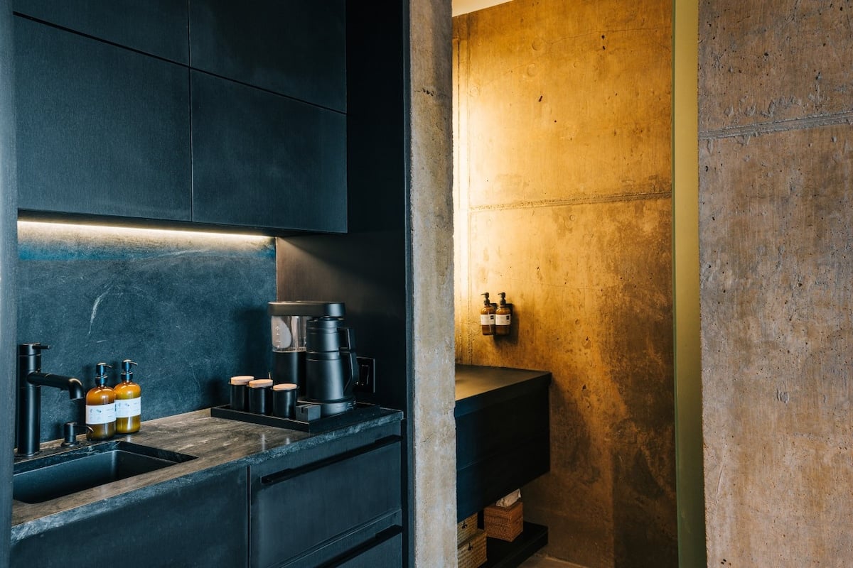 Retreat to the Mojave Desert in this secluded, off-grid sanctuary.