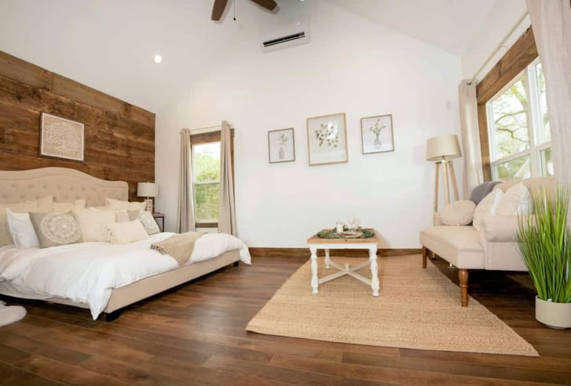 Image 2 of Plush Cabin 4 min to Homestead Heritage 18 min to