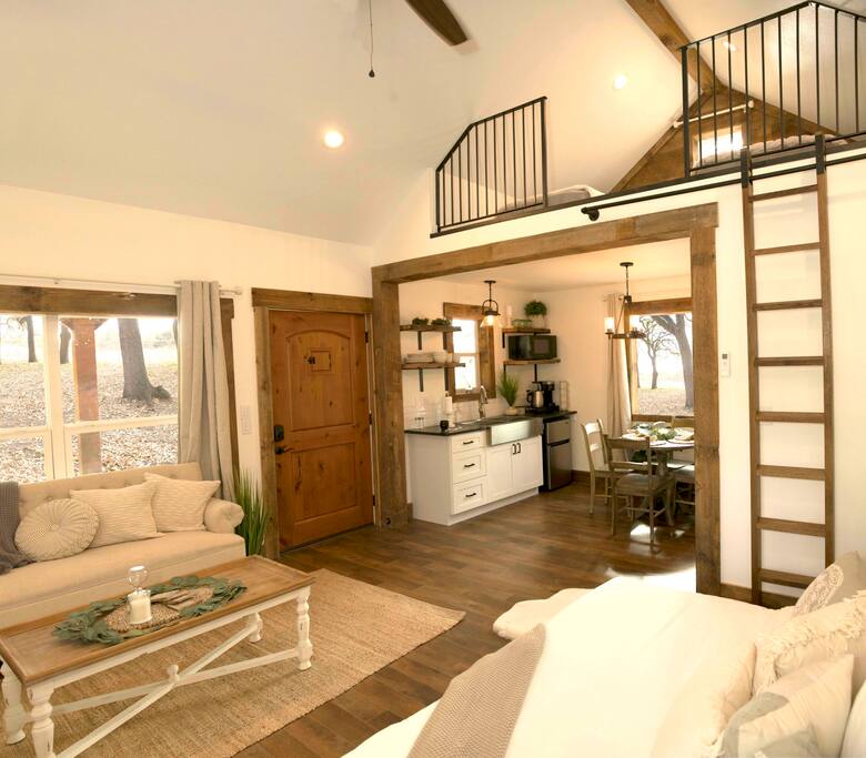 Image 8 of Plush Cabin 4 min to Homestead Heritage 18 min to