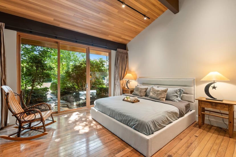 Image 10 of Okanagan Lakefront Home With Pool & Tennis Court