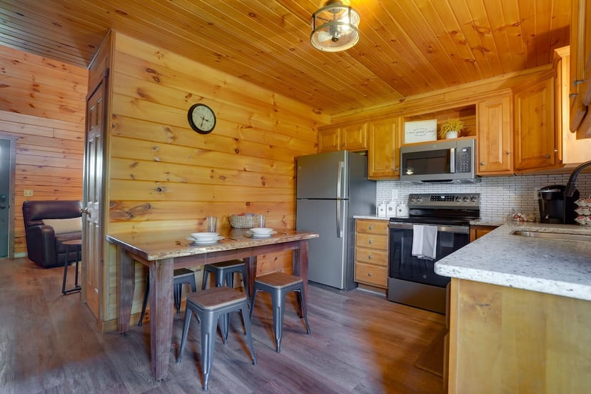 Image 6 of Creekside Cabin | Kayaks + Hot Tub