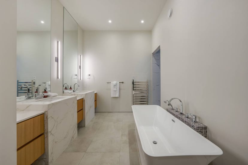 Image 12 of Lakeview Mansion w/Infinity Pool, Hot Tub / 6bed