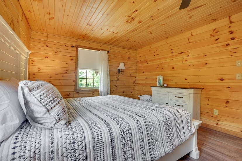 Image 10 of Creekside Cabin | Kayaks + Hot Tub