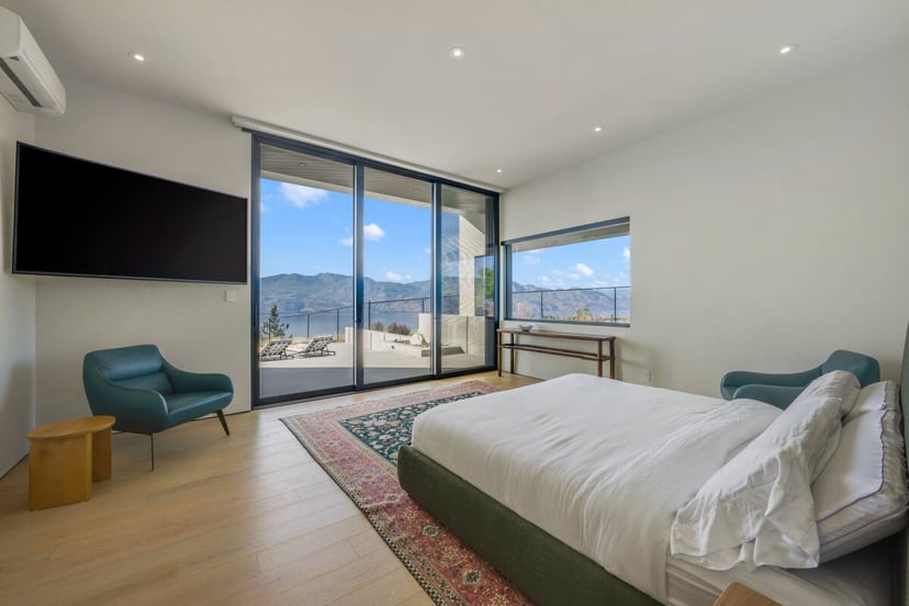 Image 11 of Lakeview Mansion w/Infinity Pool, Hot Tub / 6bed