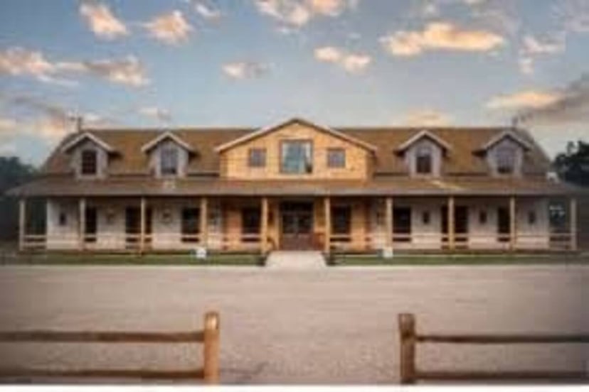 Image 24 of Plush Cabin 4 min to Homestead Heritage 18 min to