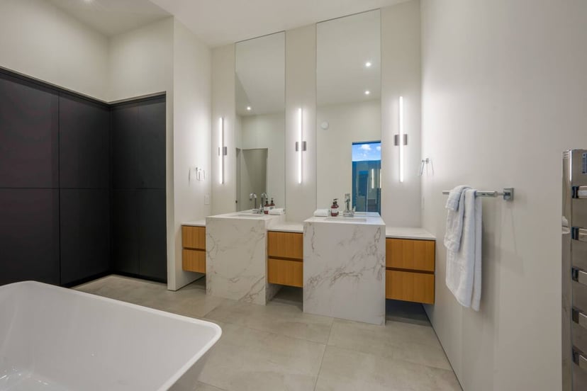 Image 18 of Lakeview Mansion w/Infinity Pool, Hot Tub / 6bed